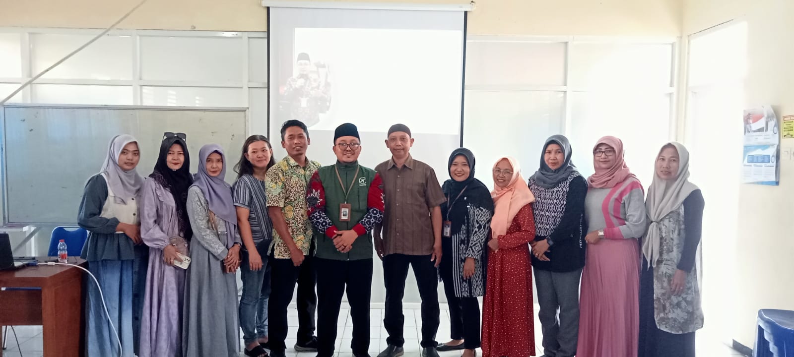 UNIROW Dampingi UMKM Ajukan Sertifikasi Halal, Siap Tembus Pasar Modern